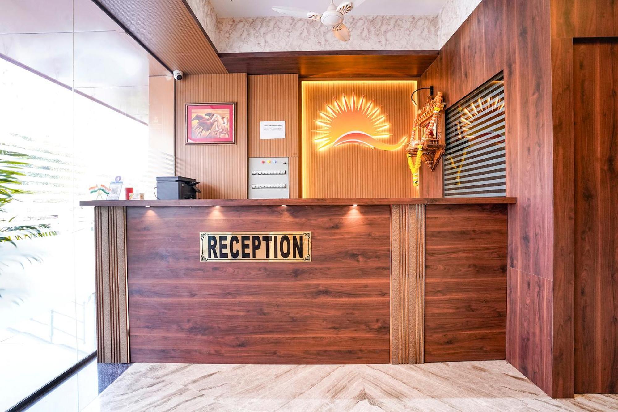 Fabhotel Sunshine Residency Diva Exteriör bild